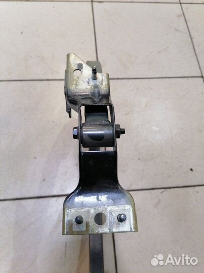 Петля багажника задняя правая Citroen C4