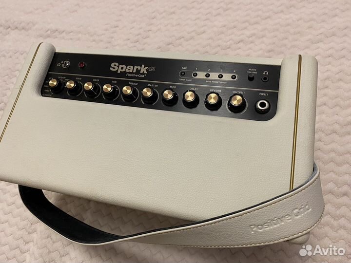 Гитарный комбоусилитель