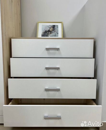 Комод с 4-мя ящиками