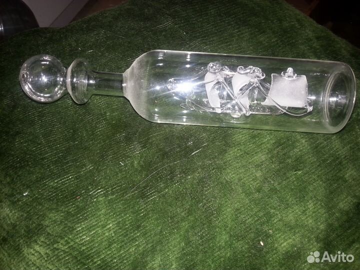 Сувенирный корабль в бутылке