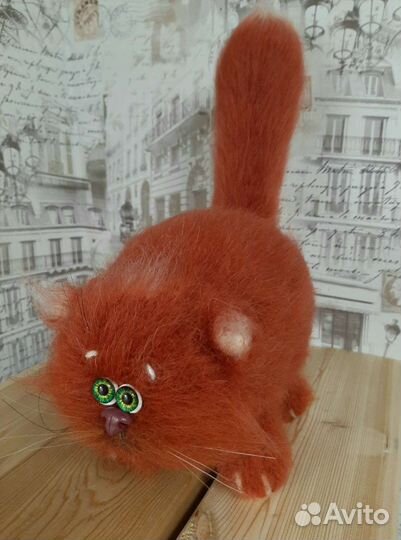 Пушистый котик ручной работы, вязаный