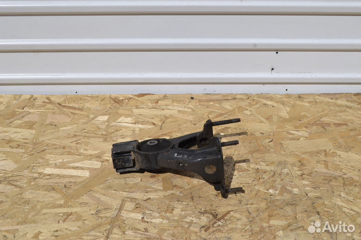 Подушка двигателя задняя Toyota Noah R60