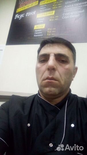 Повар мангальшик на море