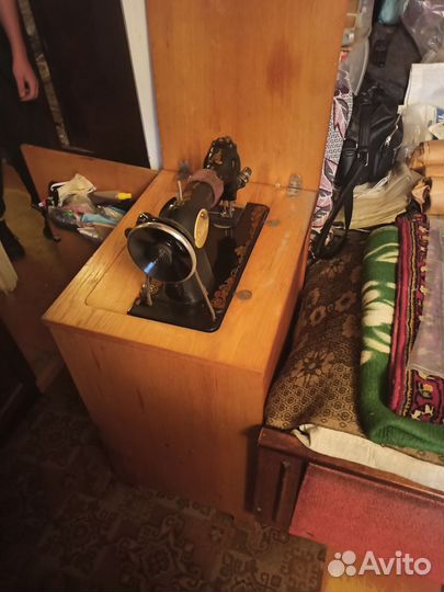 Продам швейную машинку