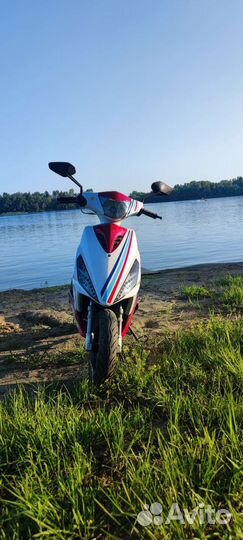 Скутер Vento Corsa
