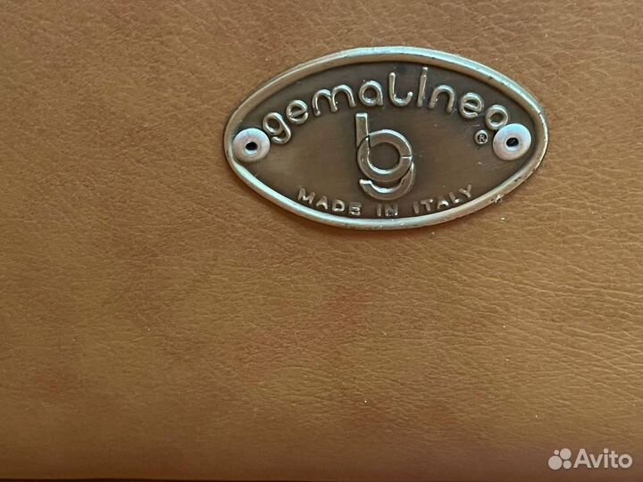 Кожаный диван