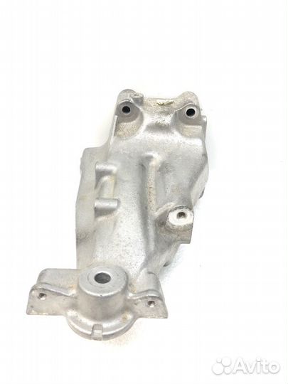 Кронштейн опоры двигателя правый Mercedes-Benz Glc