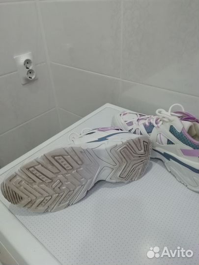 Кроссовки женские размер 41