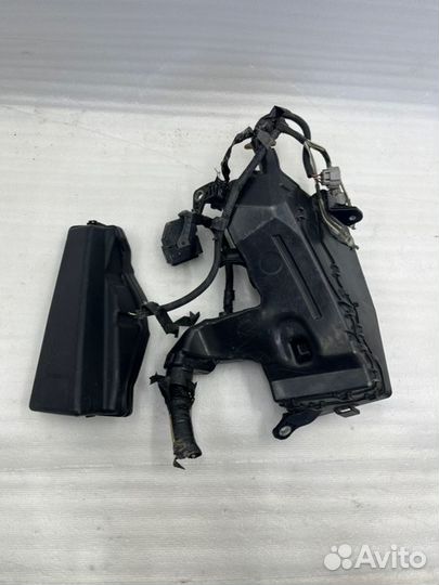 Корпус блока предохранителей левый Toyota Camry