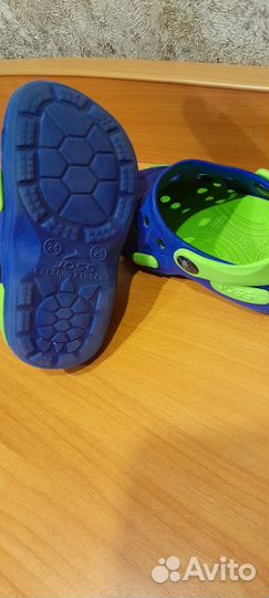 Сандали crocs