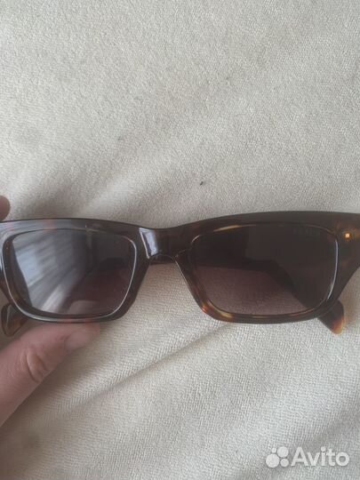 Солнцезащитные очки prada