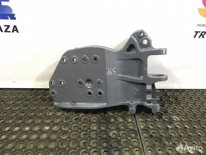 Кронштейн переднего бампера правый Scania 5-series