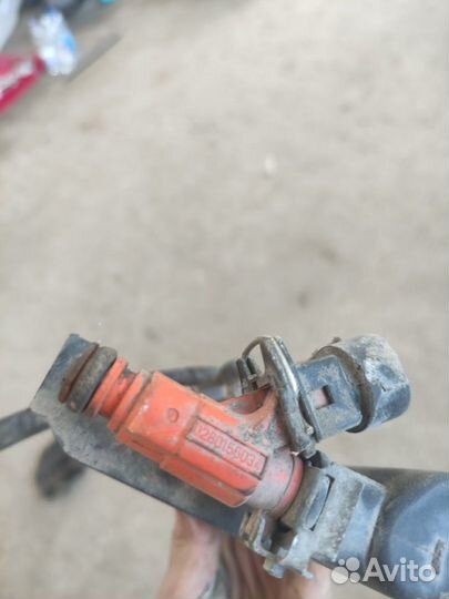 Рампа топливная в сборе с форсунками Citroen Xsara