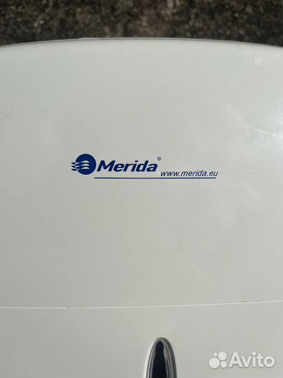 Диспенсеры для полотенец салфеток Merida