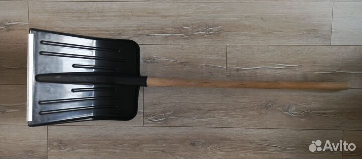 Лопата для уборки снега