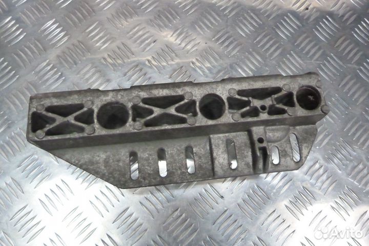 Кронштейн выпускного коллектора Renault Megane