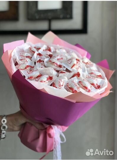 Букет с конфетами рафаелло,подарок на 8 марта