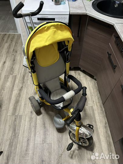 Трёхколесный велосипед с ручкой