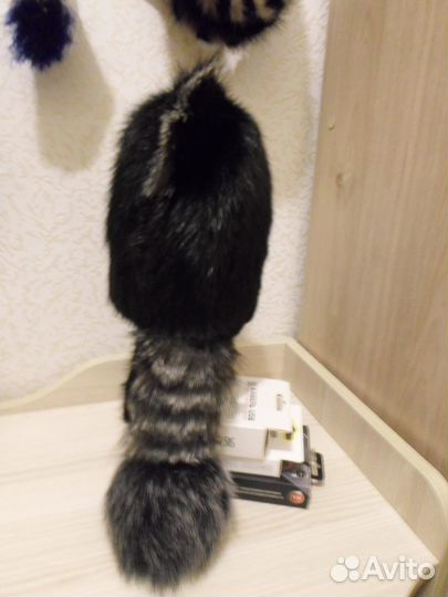 Меховая шапка с ушками на вязаной основе