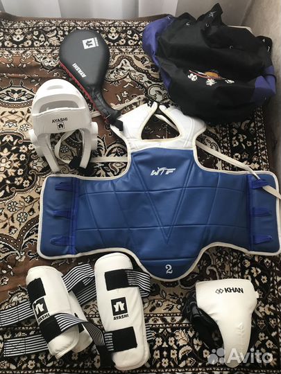 Защита и добок для тхэквондо