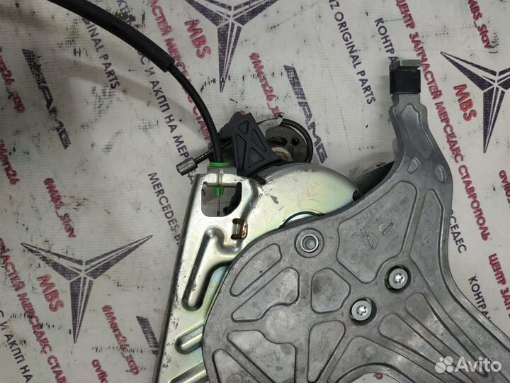 Педаль ножника w204 Mercedes прав руль