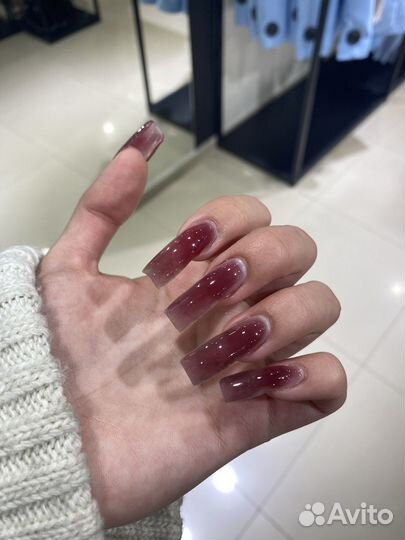 Модель на маникюр