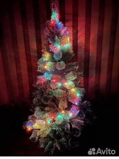 Елки искусственные и гирлянды