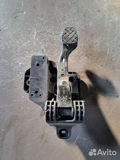 Педаль тормоза в сборе Skoda Fabia