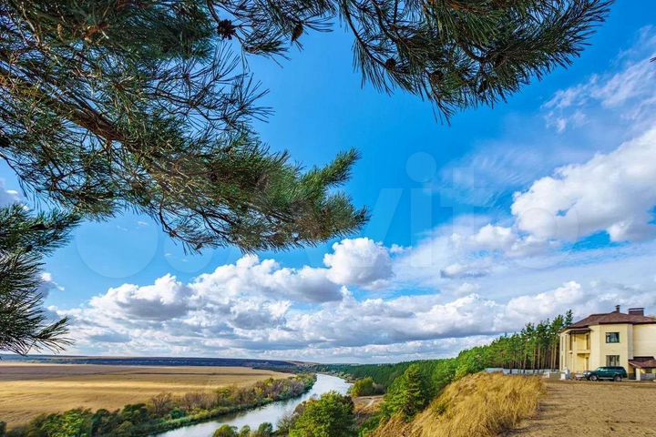 Коттедж 250 м² на участке 7 сот.