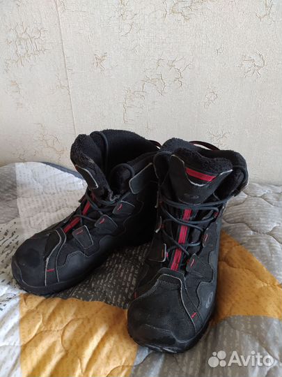 Треккинговые ботинки