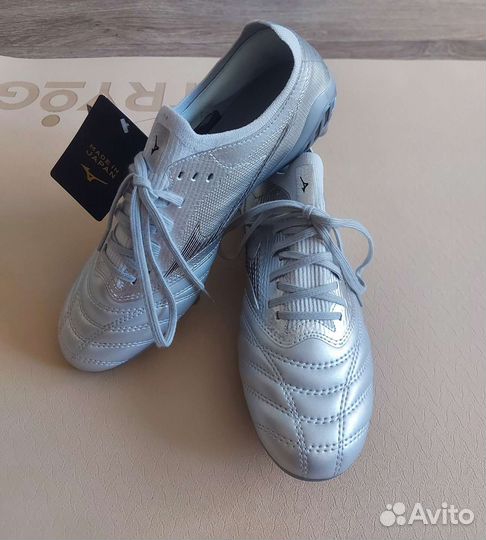 Футбольные бутсы mizuno