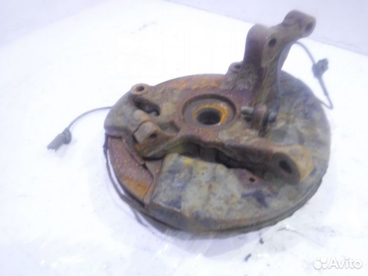 Кулак передний правый L20633020A