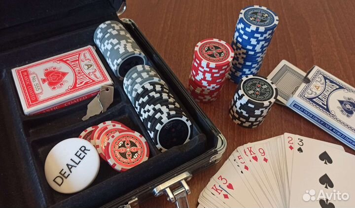 Покерный Набор 100 фишек + 2 колоды в кейсе