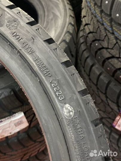 Tri Ace Snow White II 235/35 R19 91H