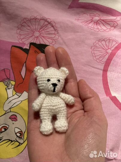 Мишка маленький вязаный