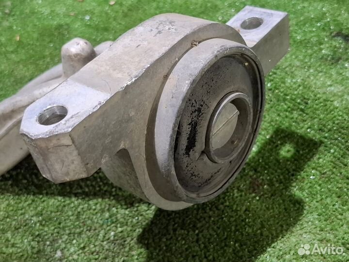 Рычаг подвески пп Nissan Fuga Y51