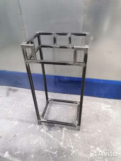 Металлическое подстолье