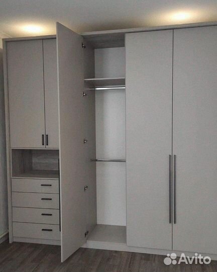 Шкаф распашной на заказ в рассрочку с монтажом