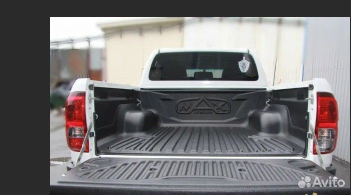 Вкладыш (вставка) в кузов пикапа Toyota Hilux 2015