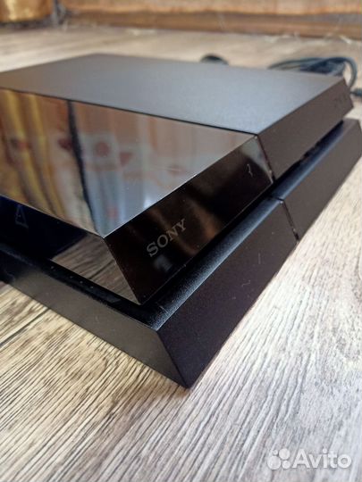 Sony PS4, два геймпада. Игры