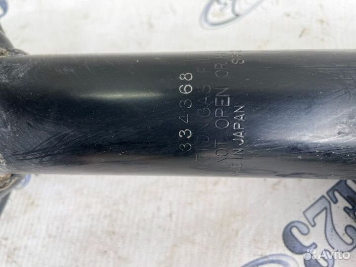 Стойка амортизатора правая Mitsubishi Outlander 1