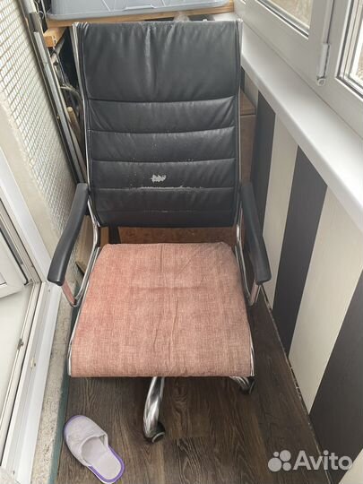 Офисное кресло