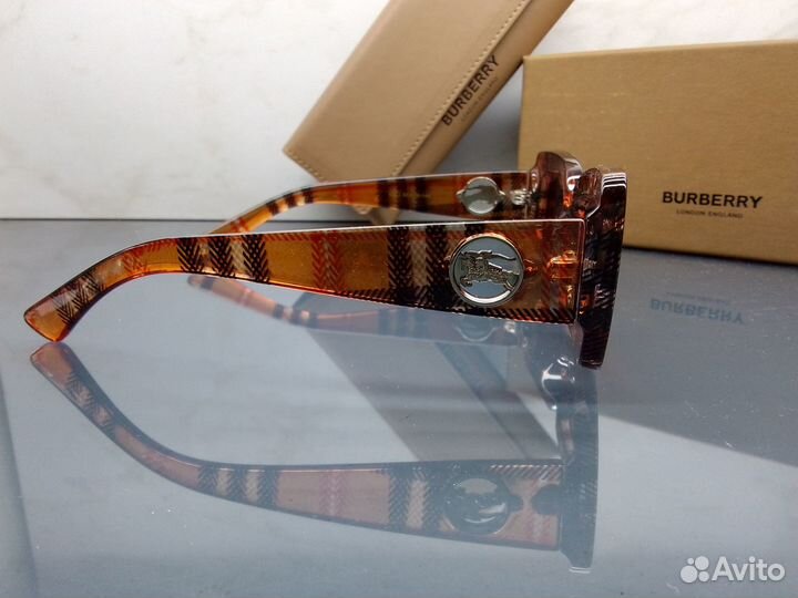 Burberry очки с чехлом