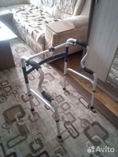 Ходунки для взрослых шагающие