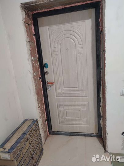 Двери стальные металлические разные