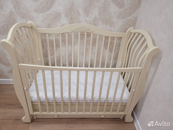 Кроватка+комод+матрас