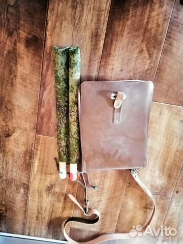 Планшет и флажки