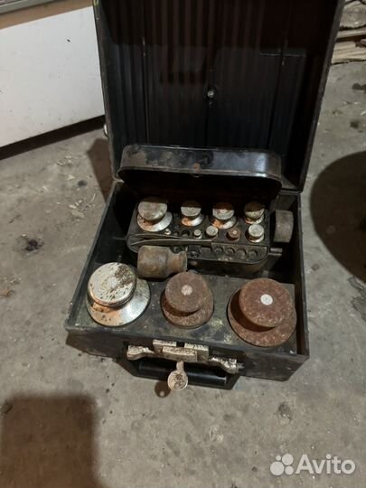 Весы с гирьками