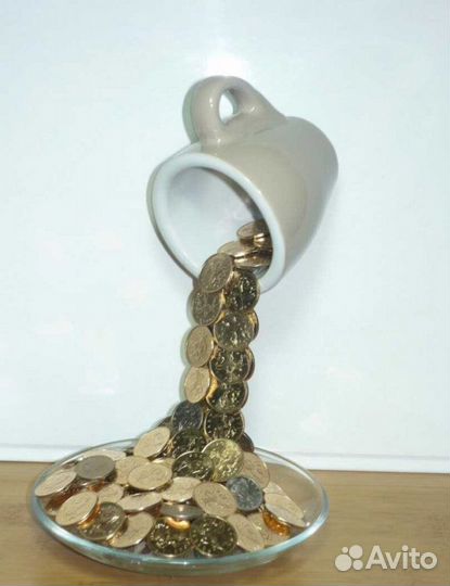Чаша изобилия изделие из монет
