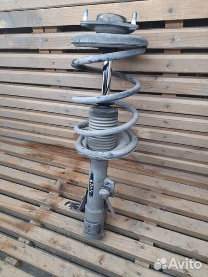 Mitsubishi ASX 1.8 - амортизатор передний правый